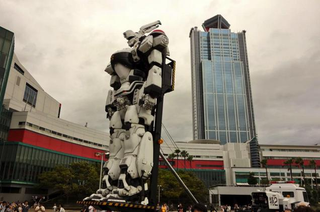 Illustration for article titled Giant Patlabor Mecha Withstands a Real Typhoon